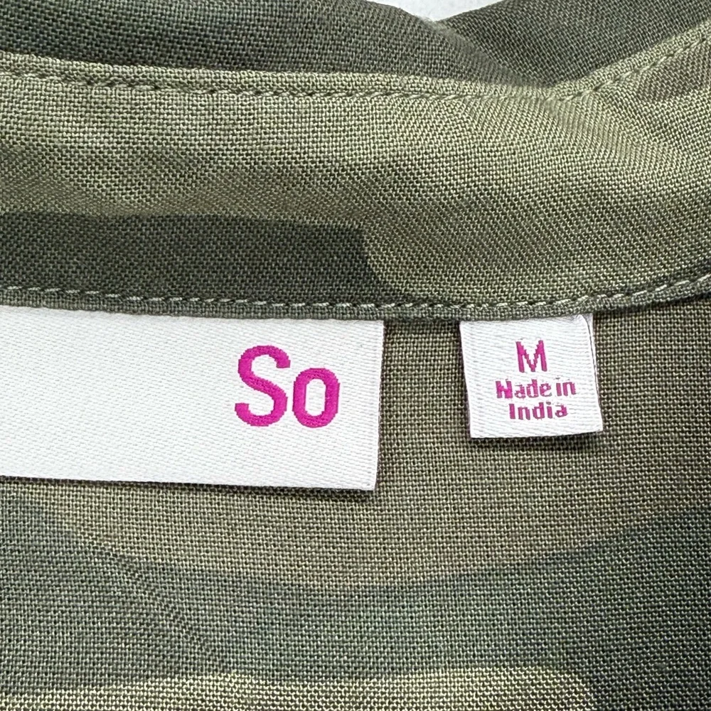 So size Medium Women’s Green Camo Button Up Cyber Grunge Campcore Camp Shirt - Picture 4 of 6